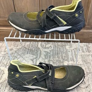 Men's Black and Green Casual Shoes